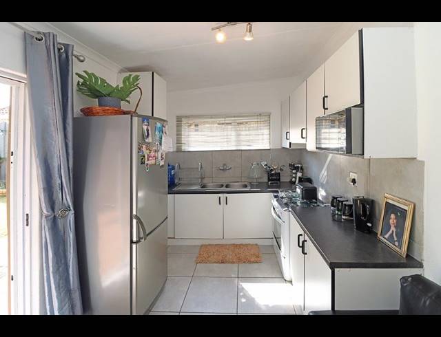 3 BEDROOM HOUSE FOR SALE IN EASTLEIGH RIDGE